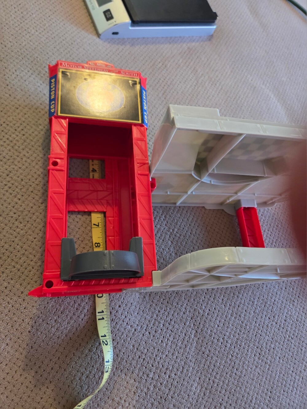 2016 Disney Pixar Cars Piston Cup Racing Garage for Lightning McQueen & Friends - Picture 15 of 16
